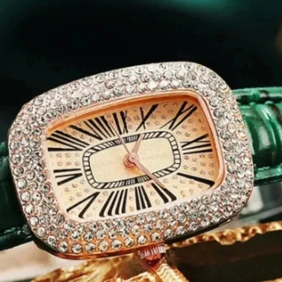 Ladies Bright Small Rhinestone Vintage Roman Numerals Classic Quartz W.proof wat - Picture 4 of 5